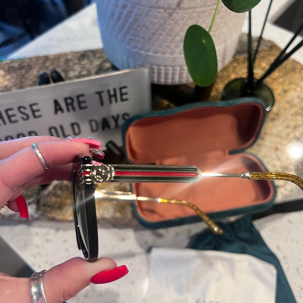 Gucci Sunglasses - Picture 4 of 7